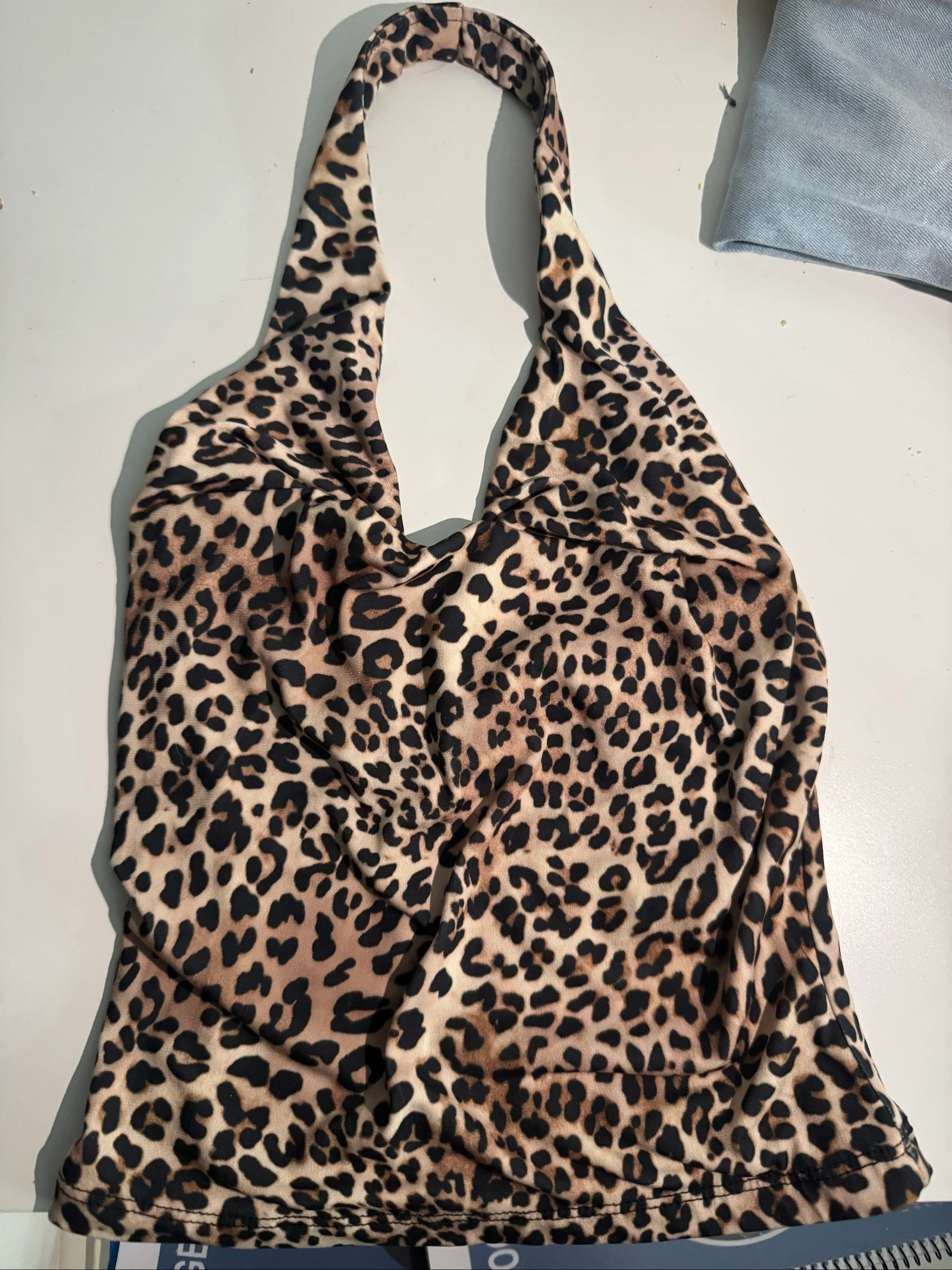 Top con escote de leopardo Bershka T/xs 